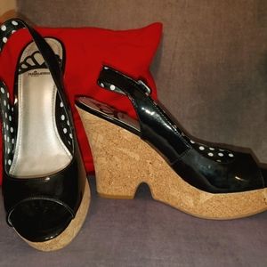 Fergalicious by Fergie 9.5 M wedges